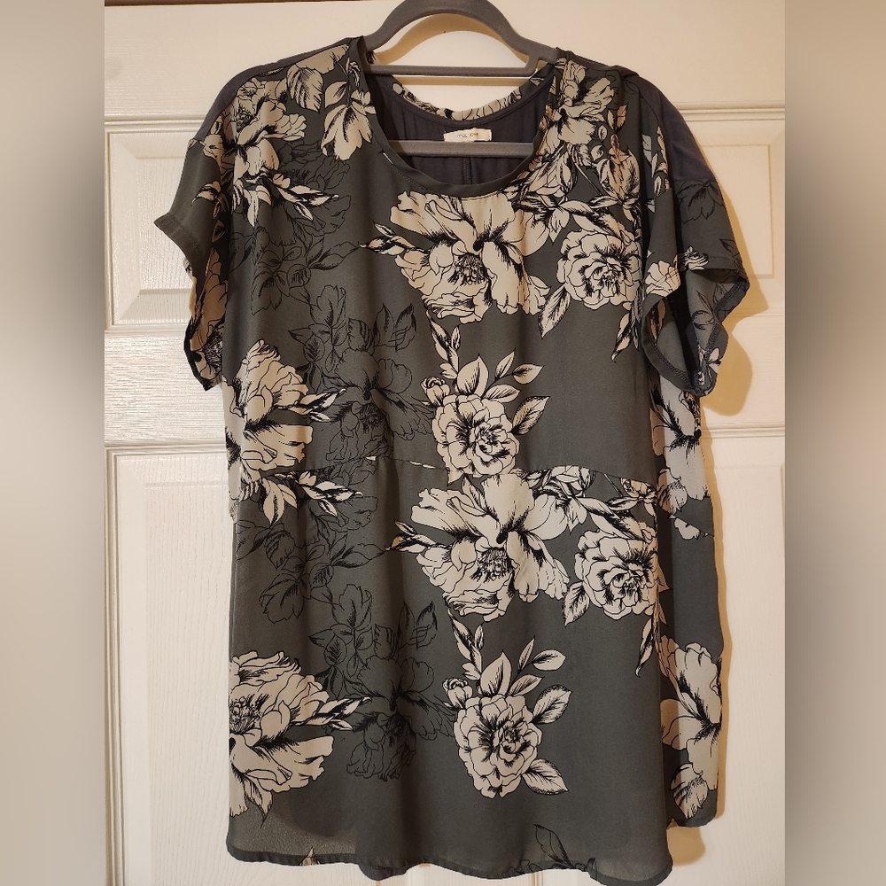 Maurices Floral Print Women's Top - Gray and White
